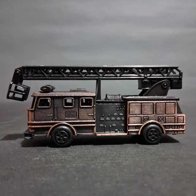 Apontador de mesa em formato de Caminhão De Bombeiros Em Metal - Foto 4