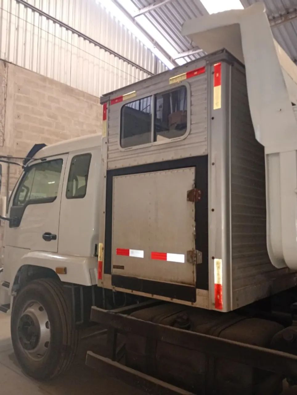 Vendo caçamba toco com cabine suplementar - Foto 4