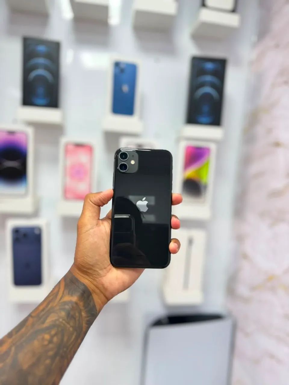 IPHONE 11 64GB<br>TELA NOVA<br>R$ 899
