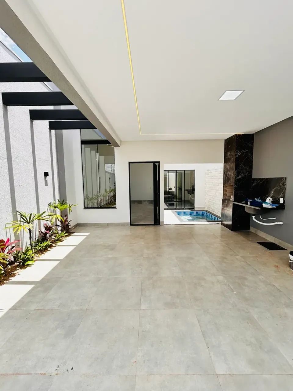 Casa no Vida Nova com piscina e 20 Mil de entrada - Foto 2