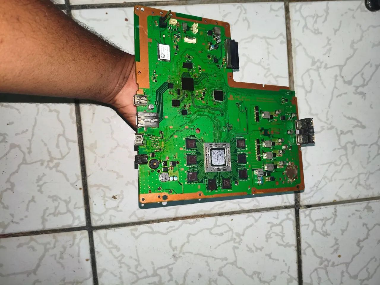 Placa mãe de ps4 com defeito  - Foto 3