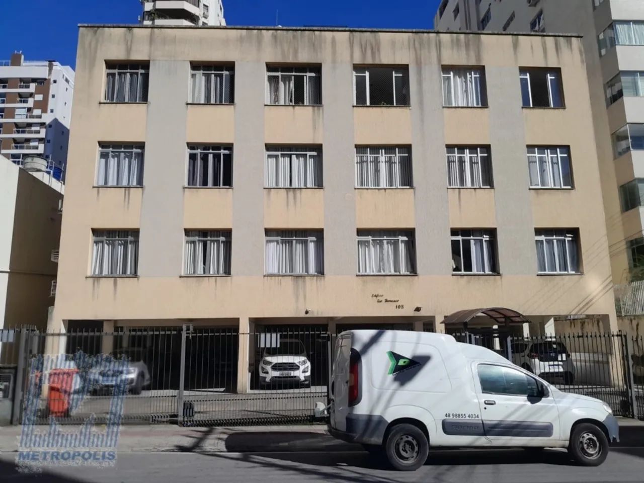 Apartamento semimobiliado para alugar no centro de Florianópolis/SC