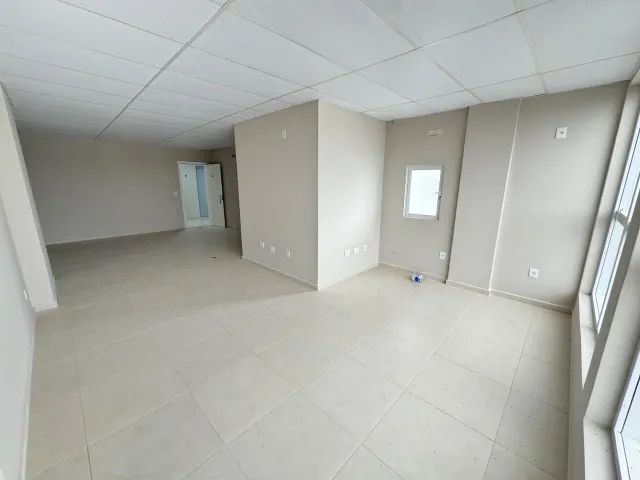 Sala Comercial 46m², em frente ao Farol Shopping 