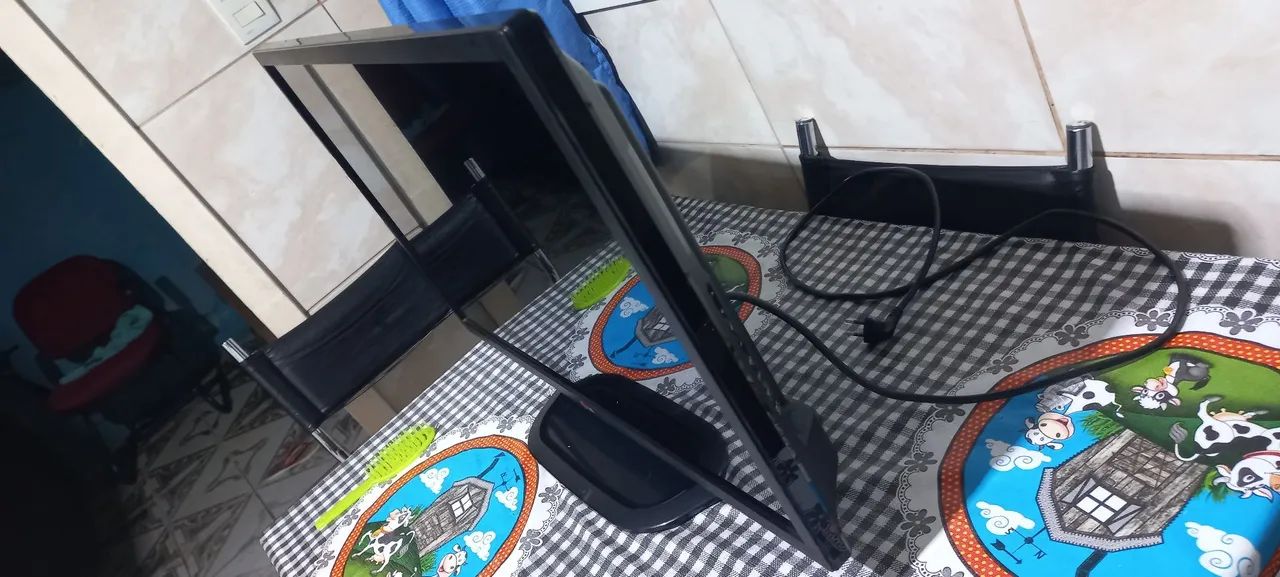 Tv 32 polegadas NÃO É SMART 