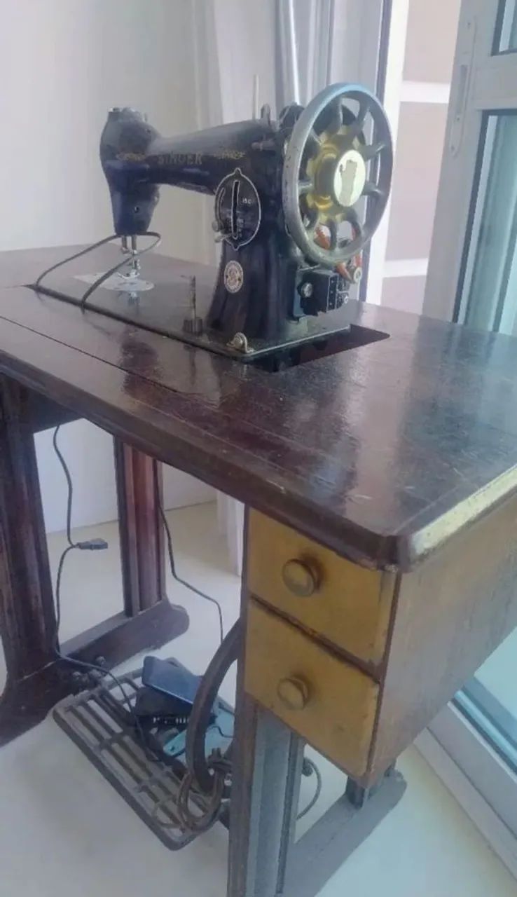 Máquina de costura Singer antiga - Foto 2