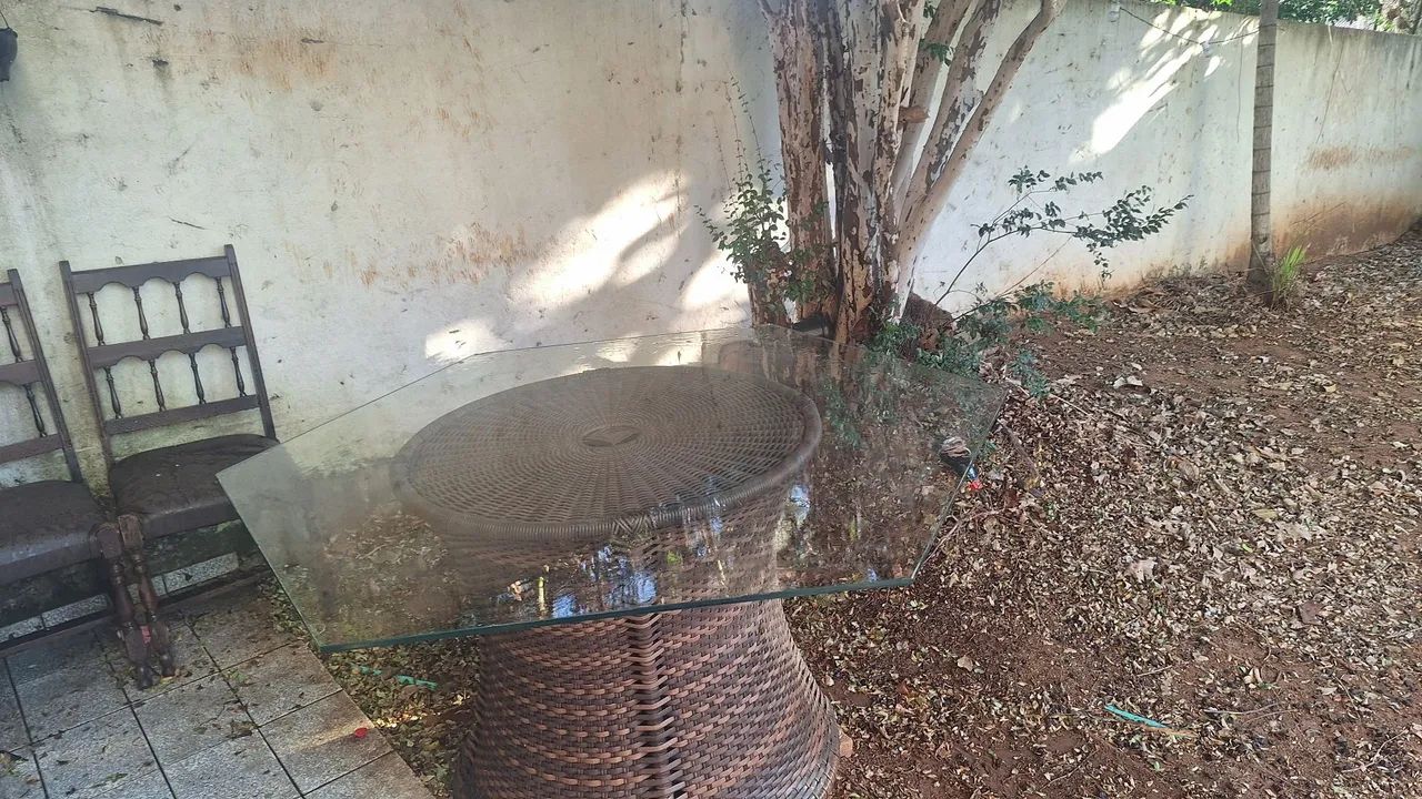 Mesa de vime com tampo de vidro sextavada - Foto 4