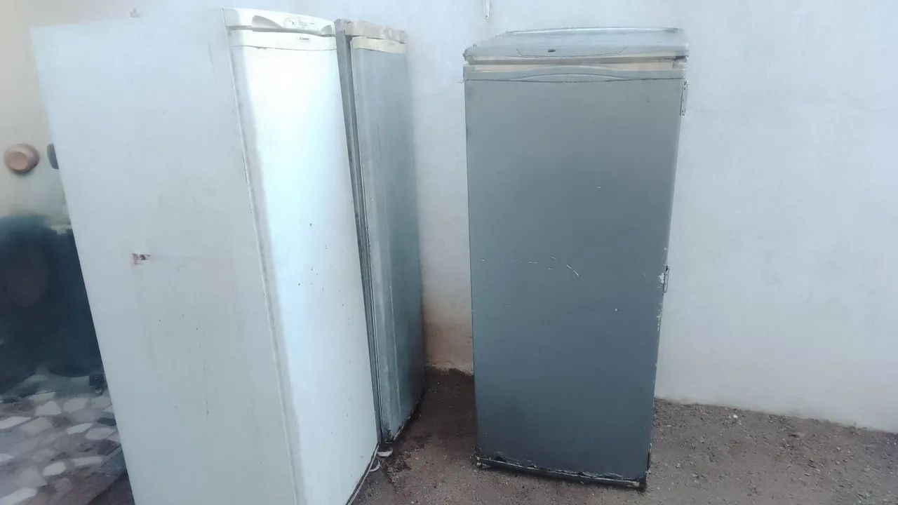 Vários equipamentos para comércio.