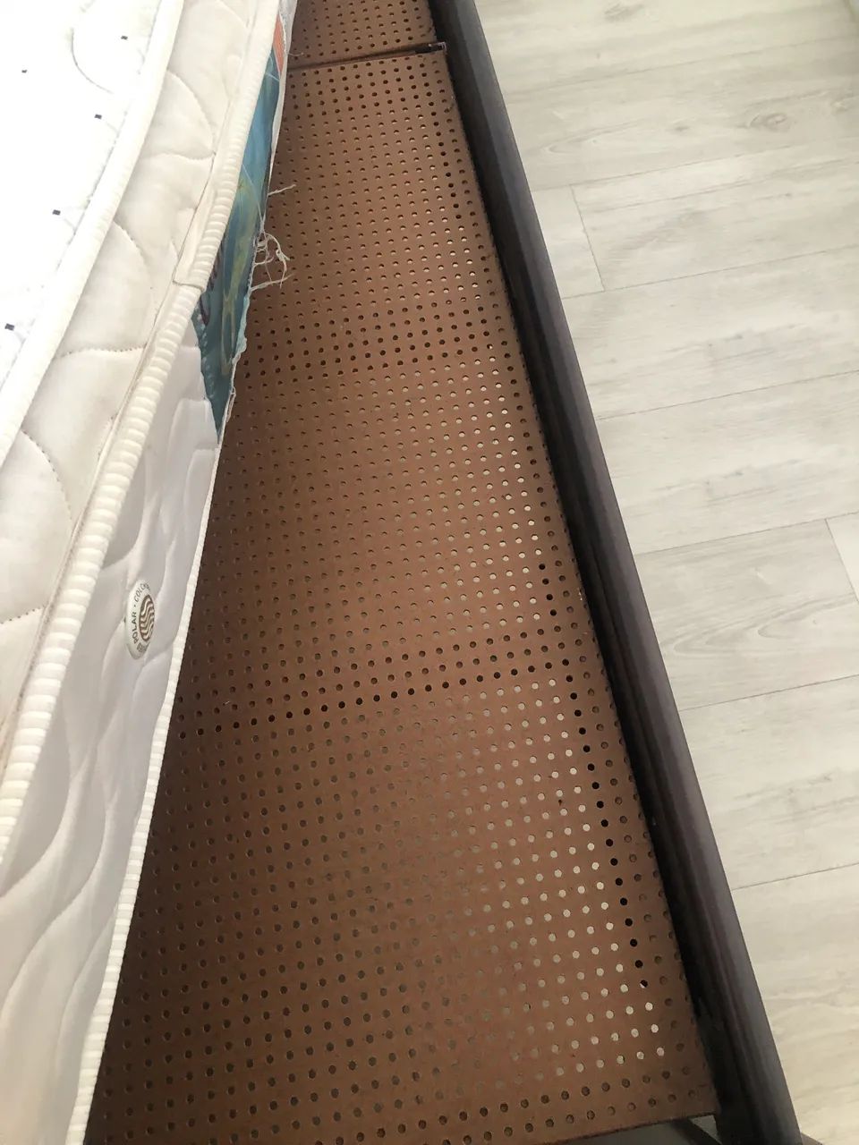 Cama casal linda e durável e colchão 