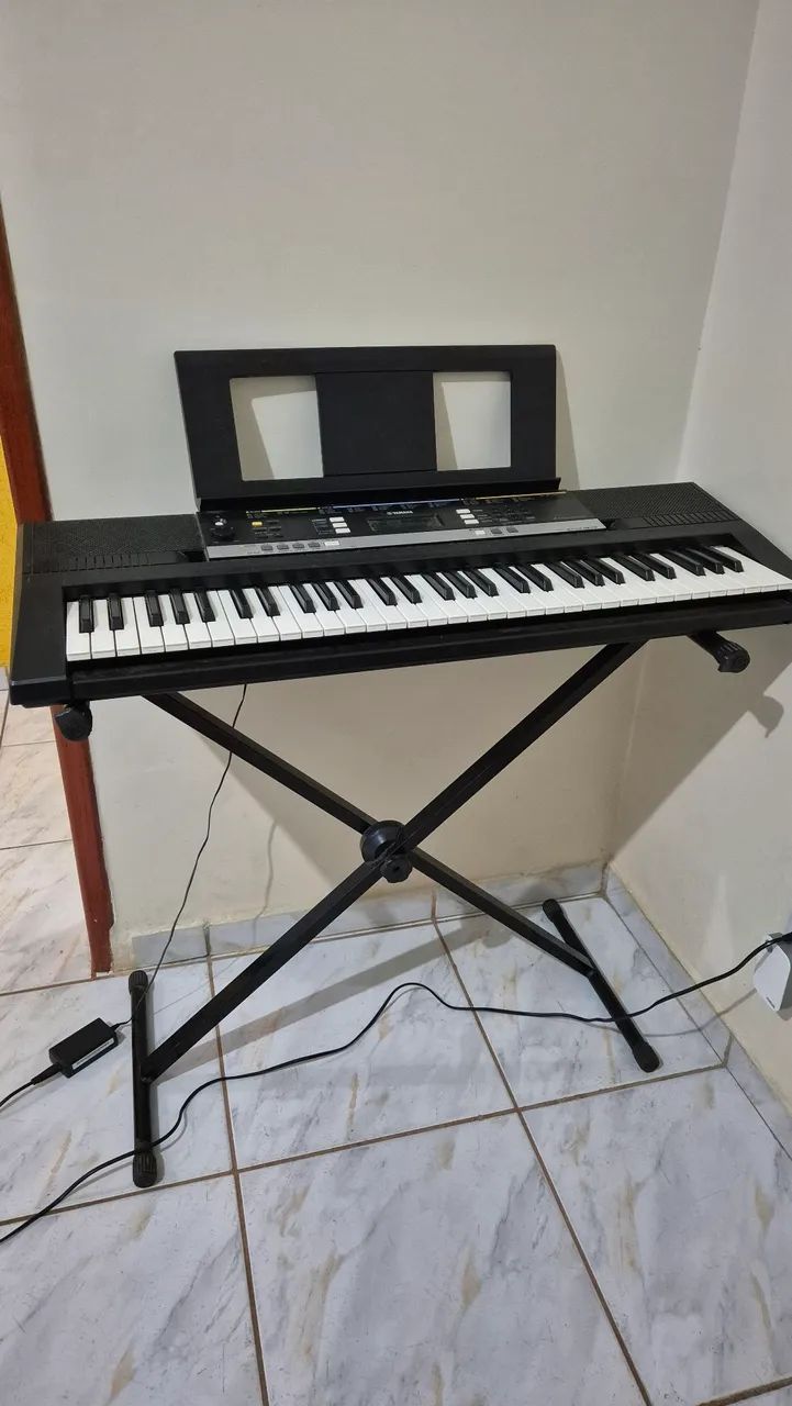 Teclado Yamaha PSR-E243 