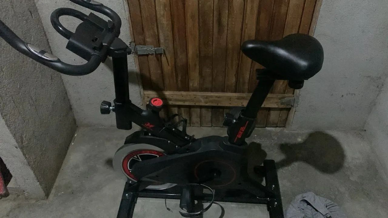 Bicicleta ergométrica semi nova pra vender rápido  - Foto 3