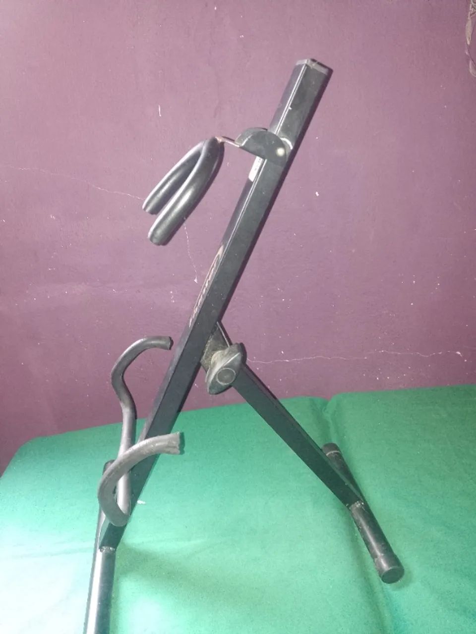 cavalete para guitarra e pindurador de violão o lote 