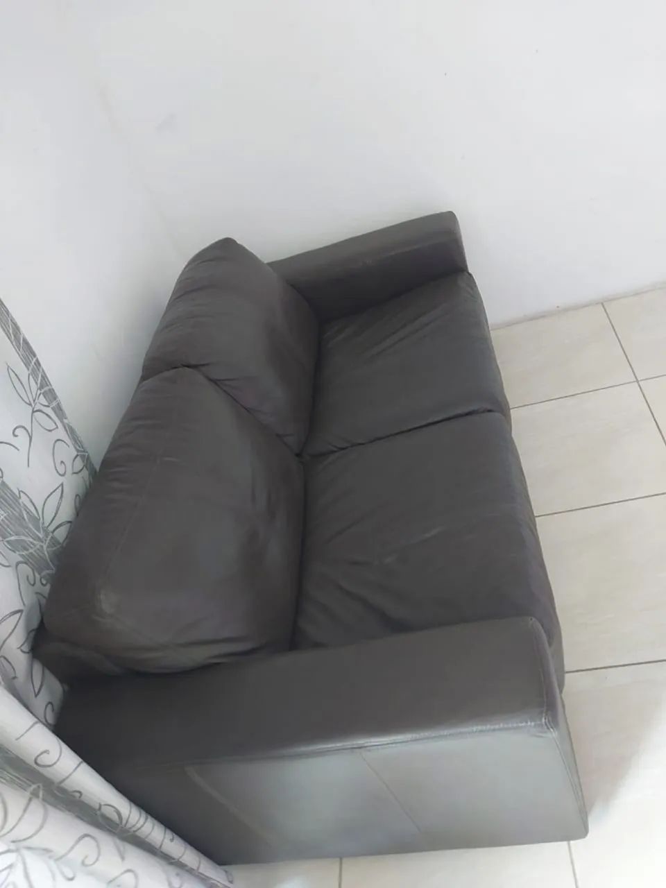 Sofá de couro marrom 65573819264386121