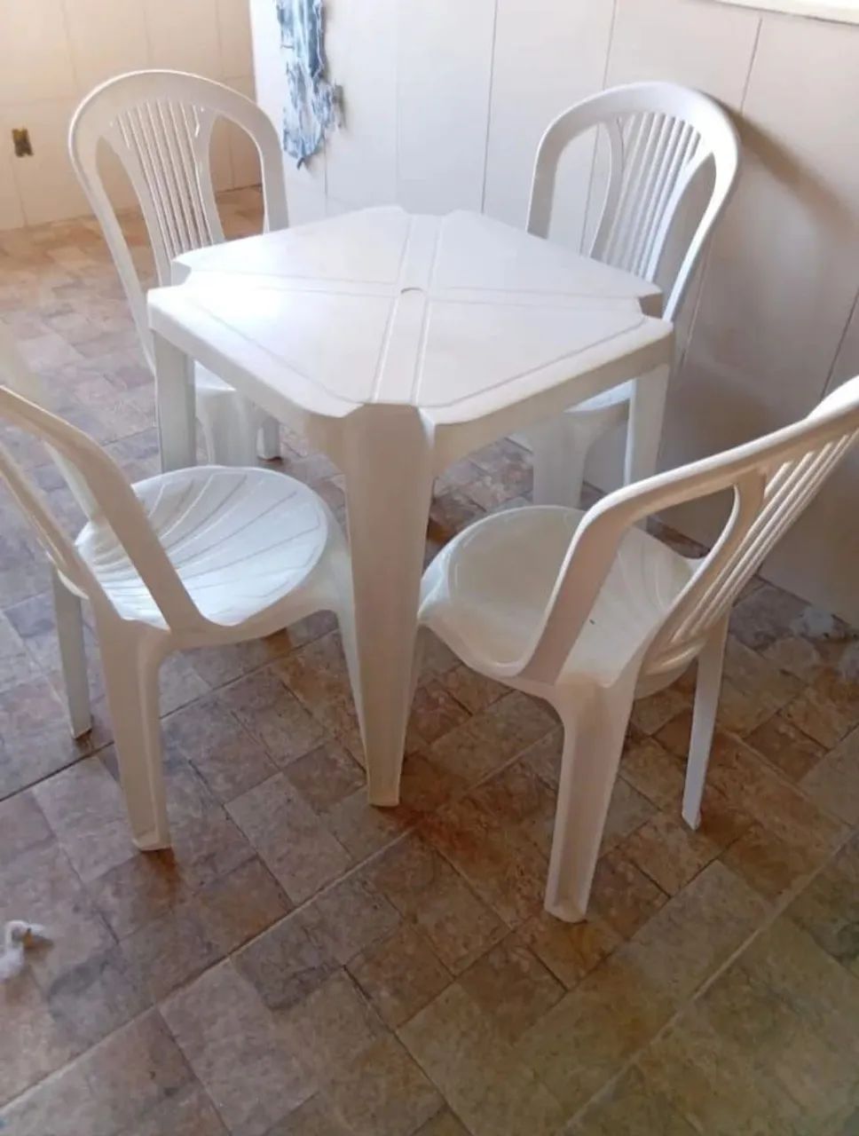 Mesa e cadeiras 