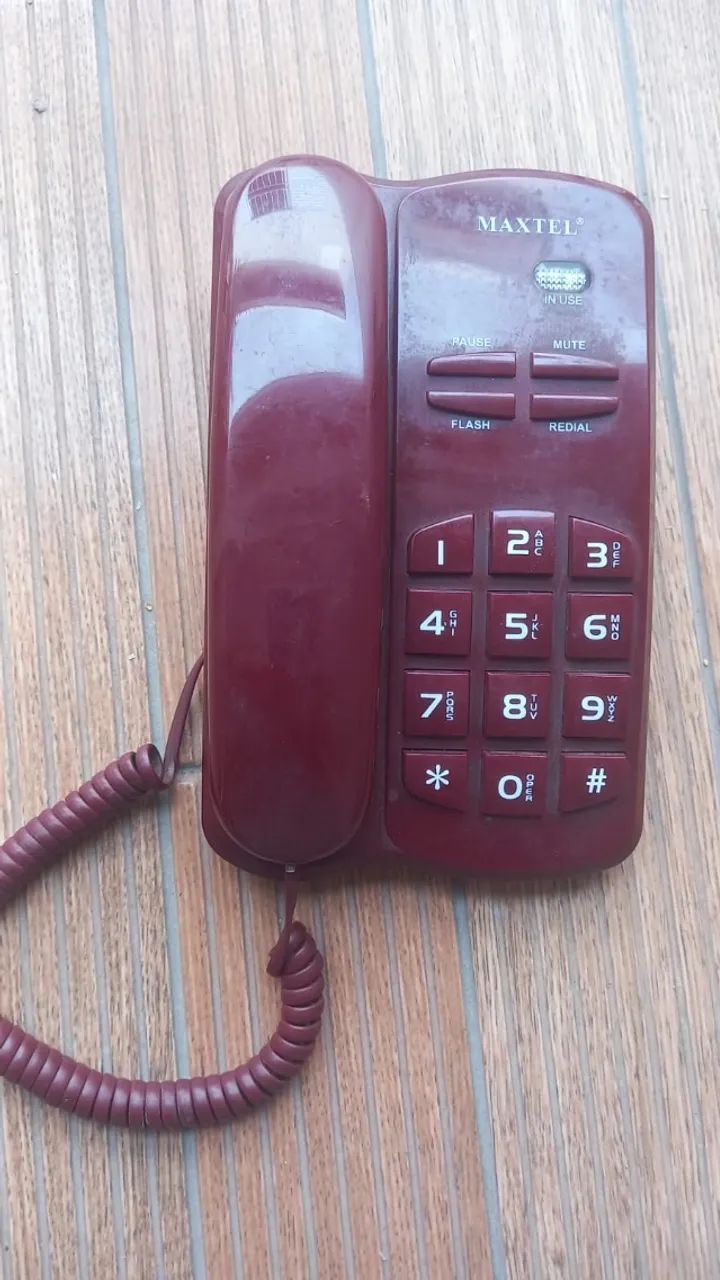 Aparelho telefônico Maxtel usado.