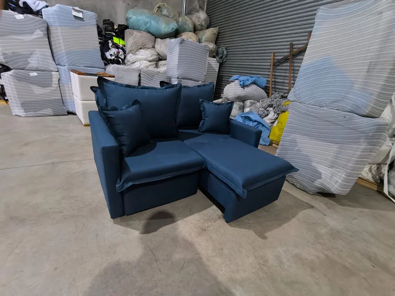 Sofá cama  zero caixa tecido linho azul dimensões 1.60x1.50 espuma D33 de qualidade  - Foto 4