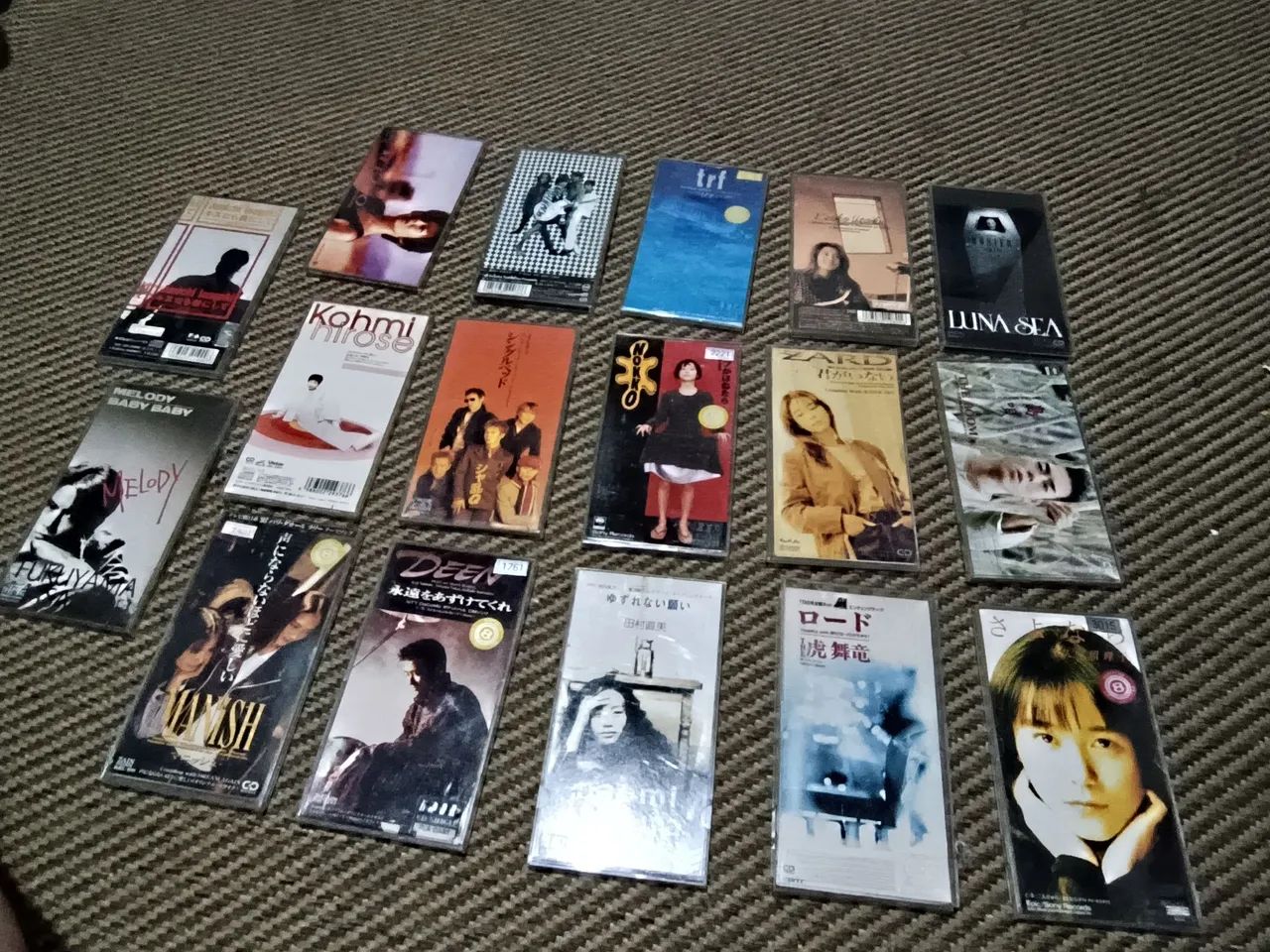 Mini CDs de música japonesa pop. Kit com 17 diferentes títulos.