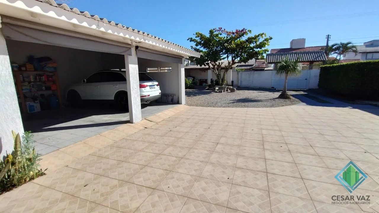 Casa com amplo terreno na Praia do Campeche. - Foto 3