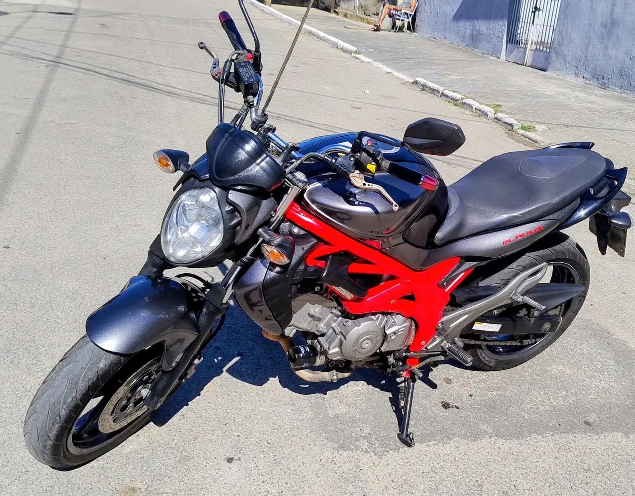 SUZUKI GLADIUS 650.