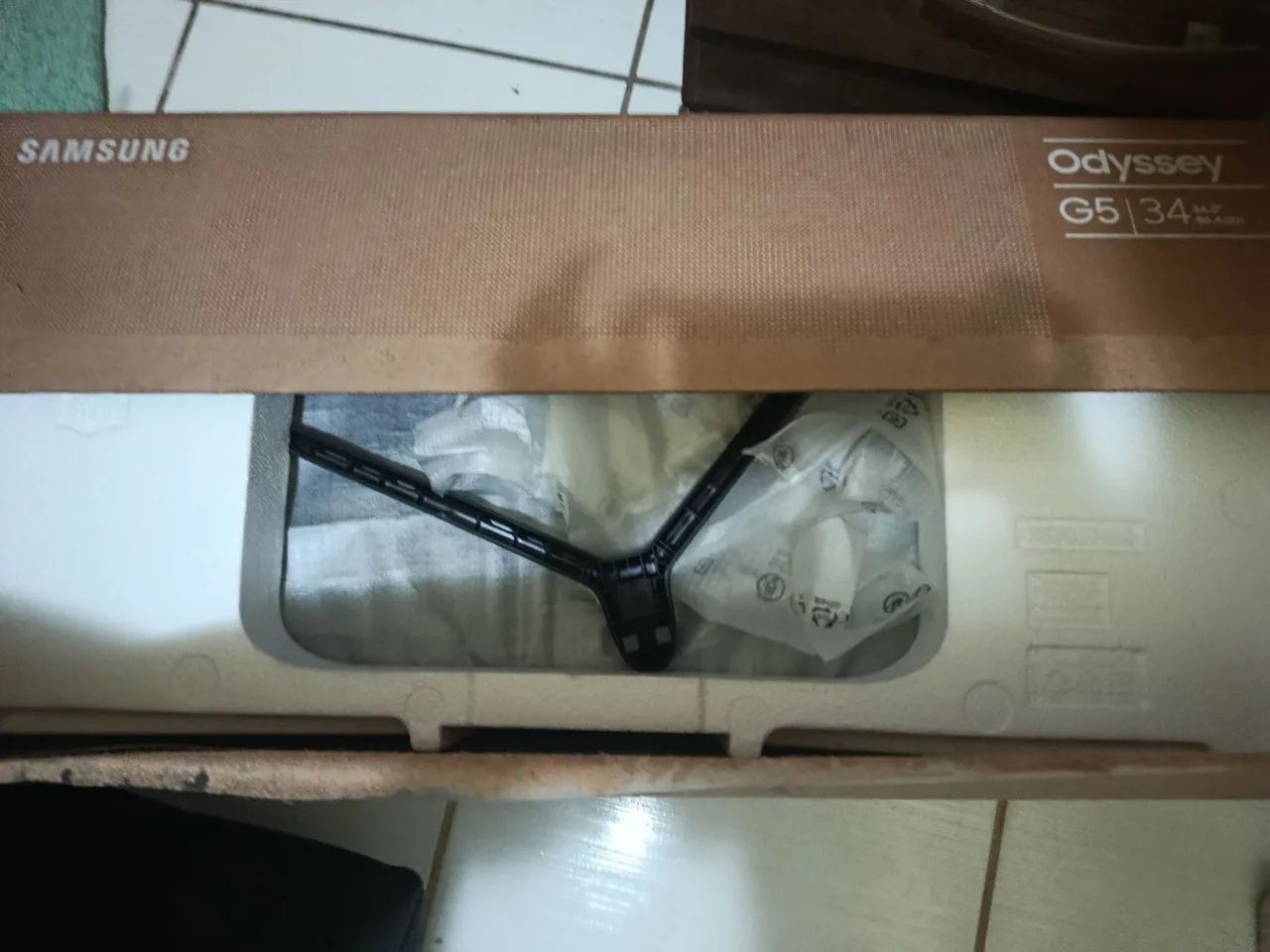 (COM DEFEITO) Samsung Odssey G5 34 Polegadas, Ultrawide QuadHD