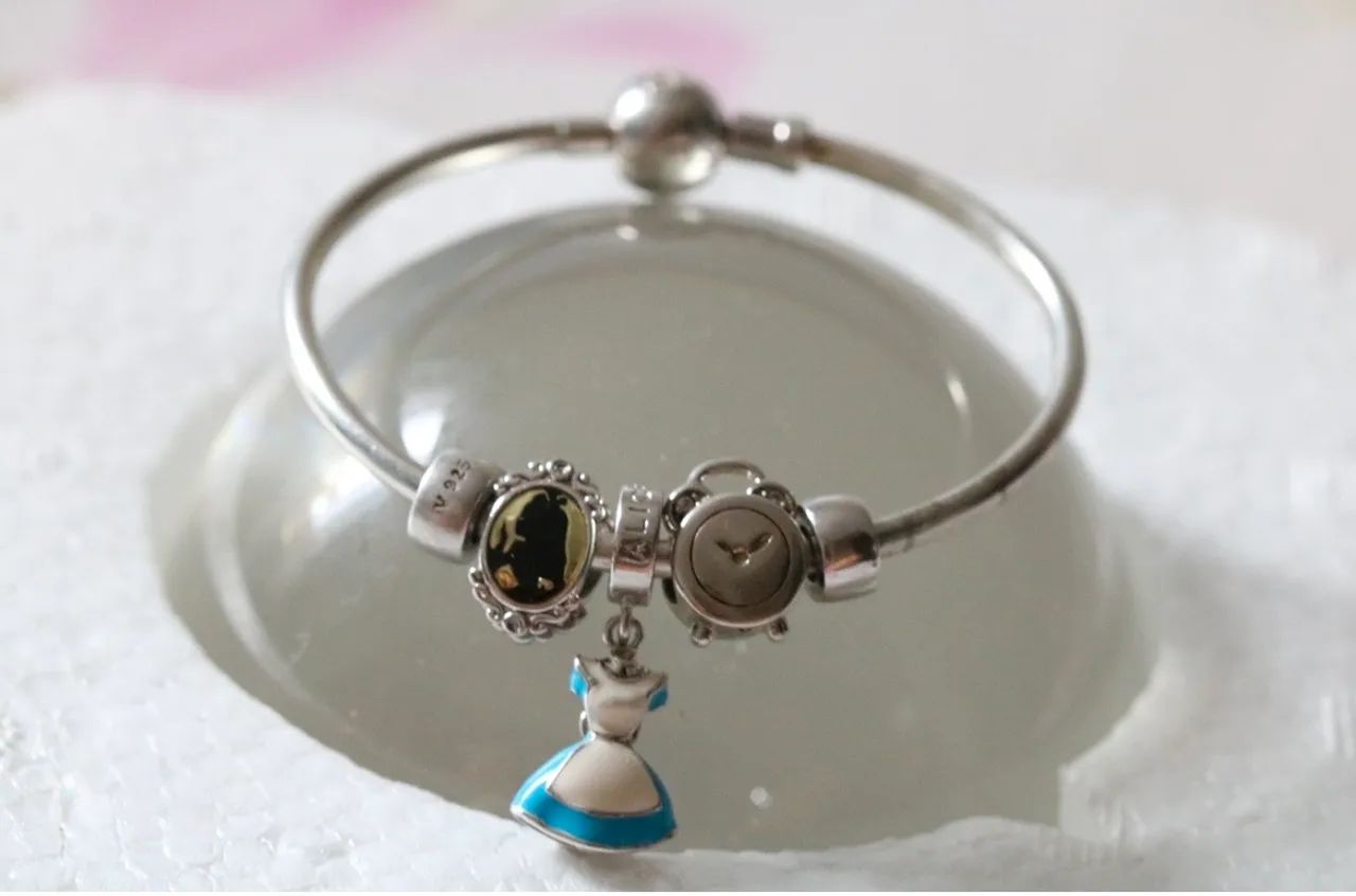 Pulseira, dois stopper e três pingentes da vivara original  - Foto 4