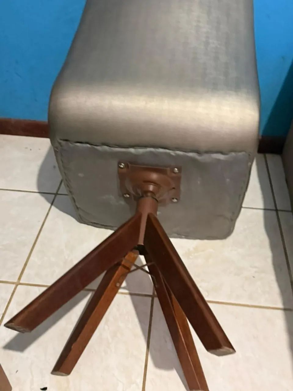 Mesa com 5 cadeiras giratória  - Foto 4