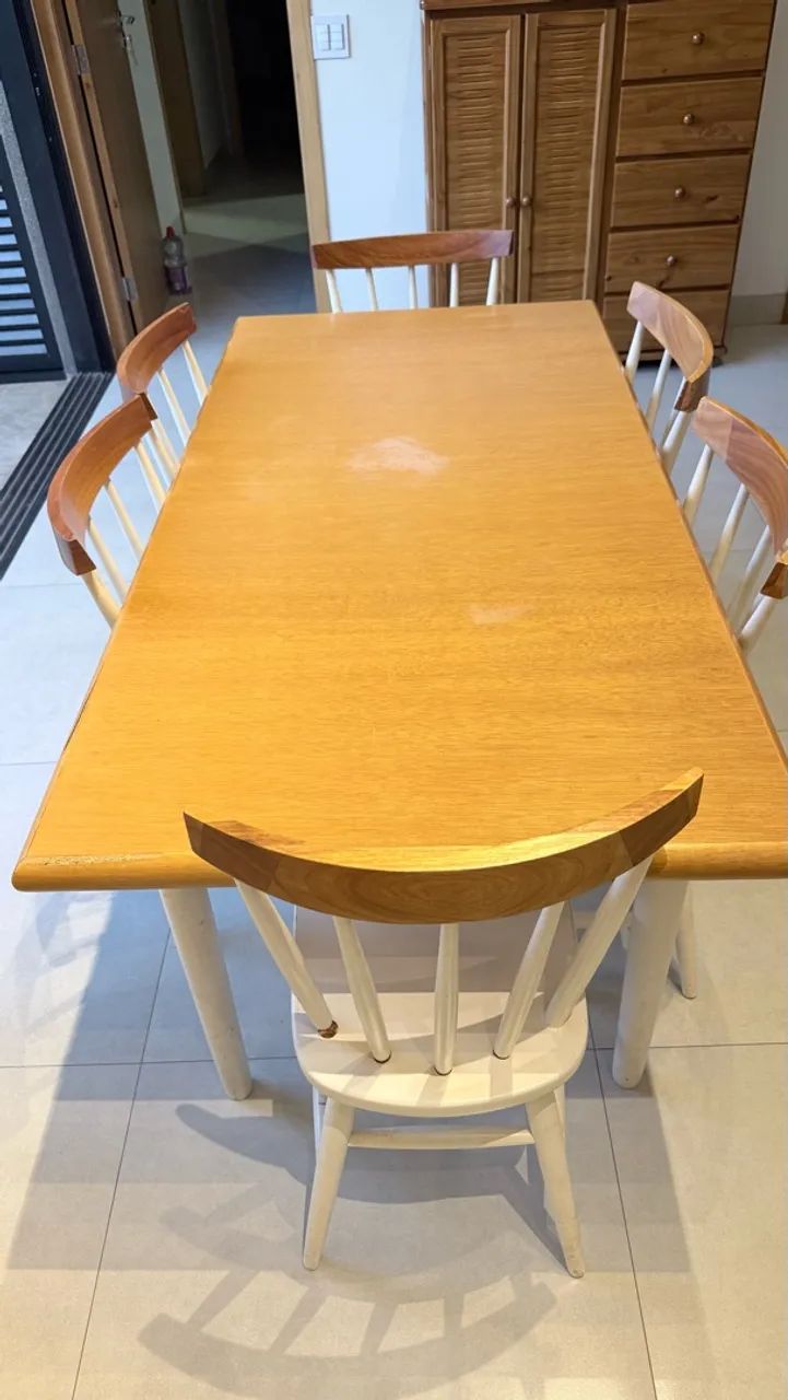 Vendo mesa com 6 cadeiras 