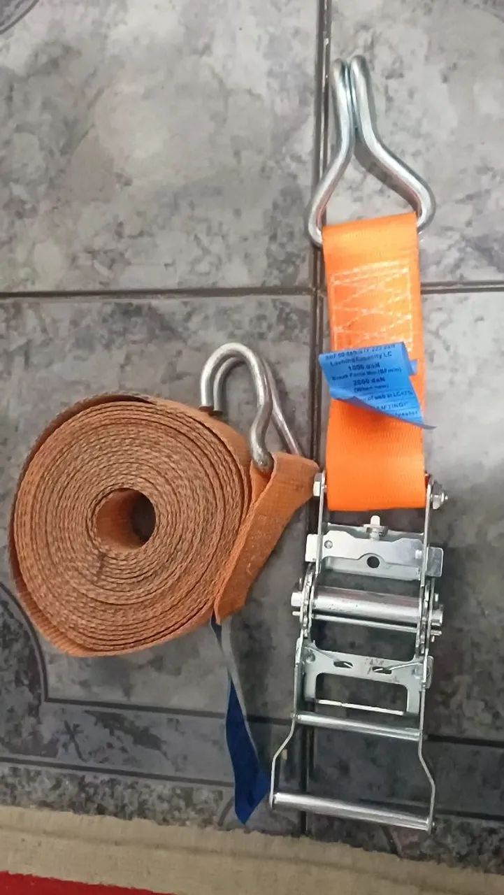 Cinta com Catraca para amarração de carga profissional 6m/ 2 toneladas  - Foto 3
