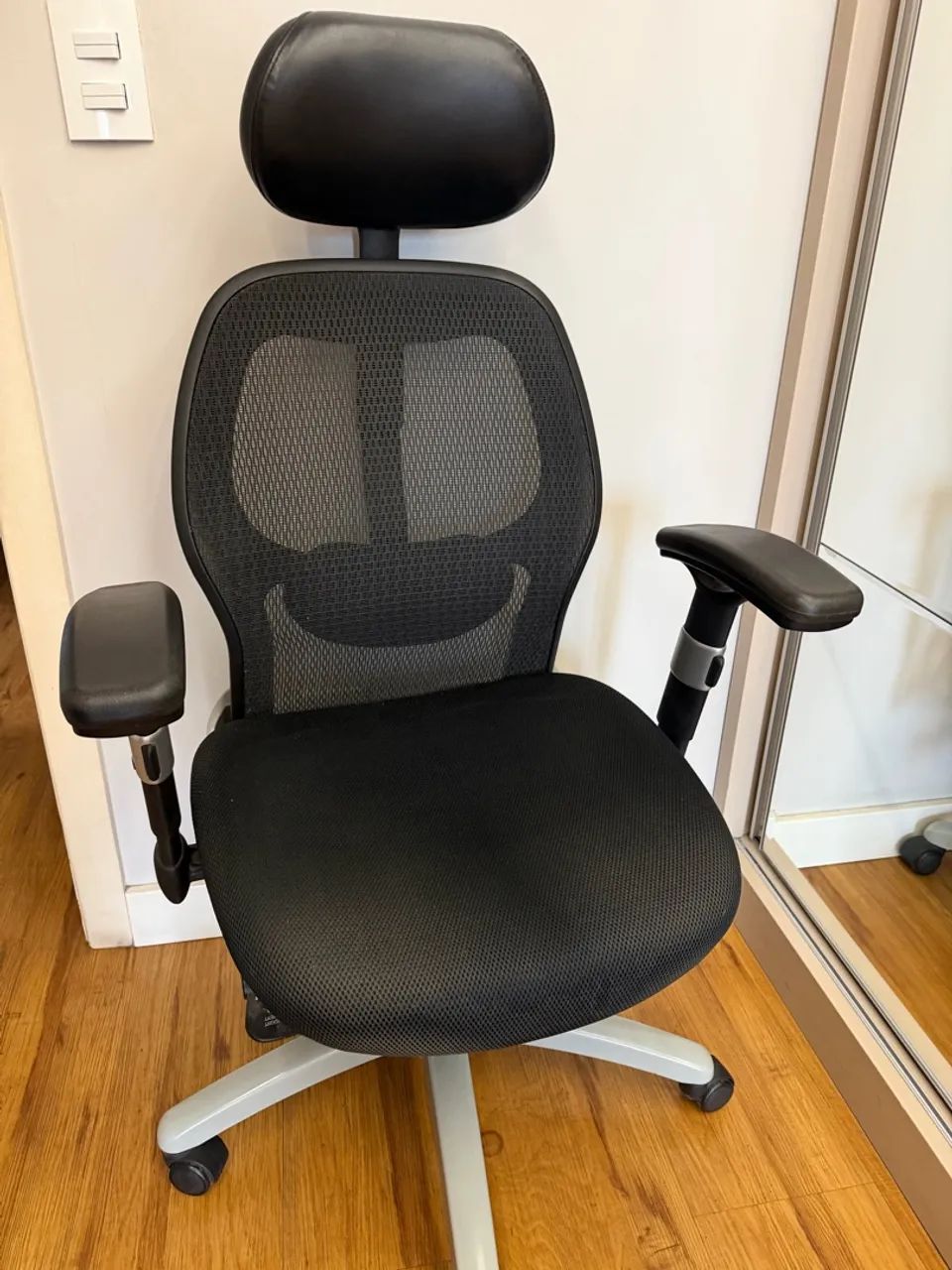 Cadeira de escritório ergonômica 
