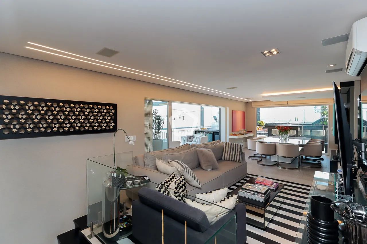 Cobertura à venda 305m², com piscina e vista da cidade, Itaim Bibi
