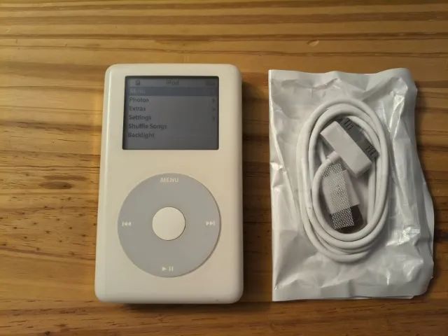 iPod Classic 4ª Geraç ão Colorido - 128GB - bateria nova + cabo - Foto 4
