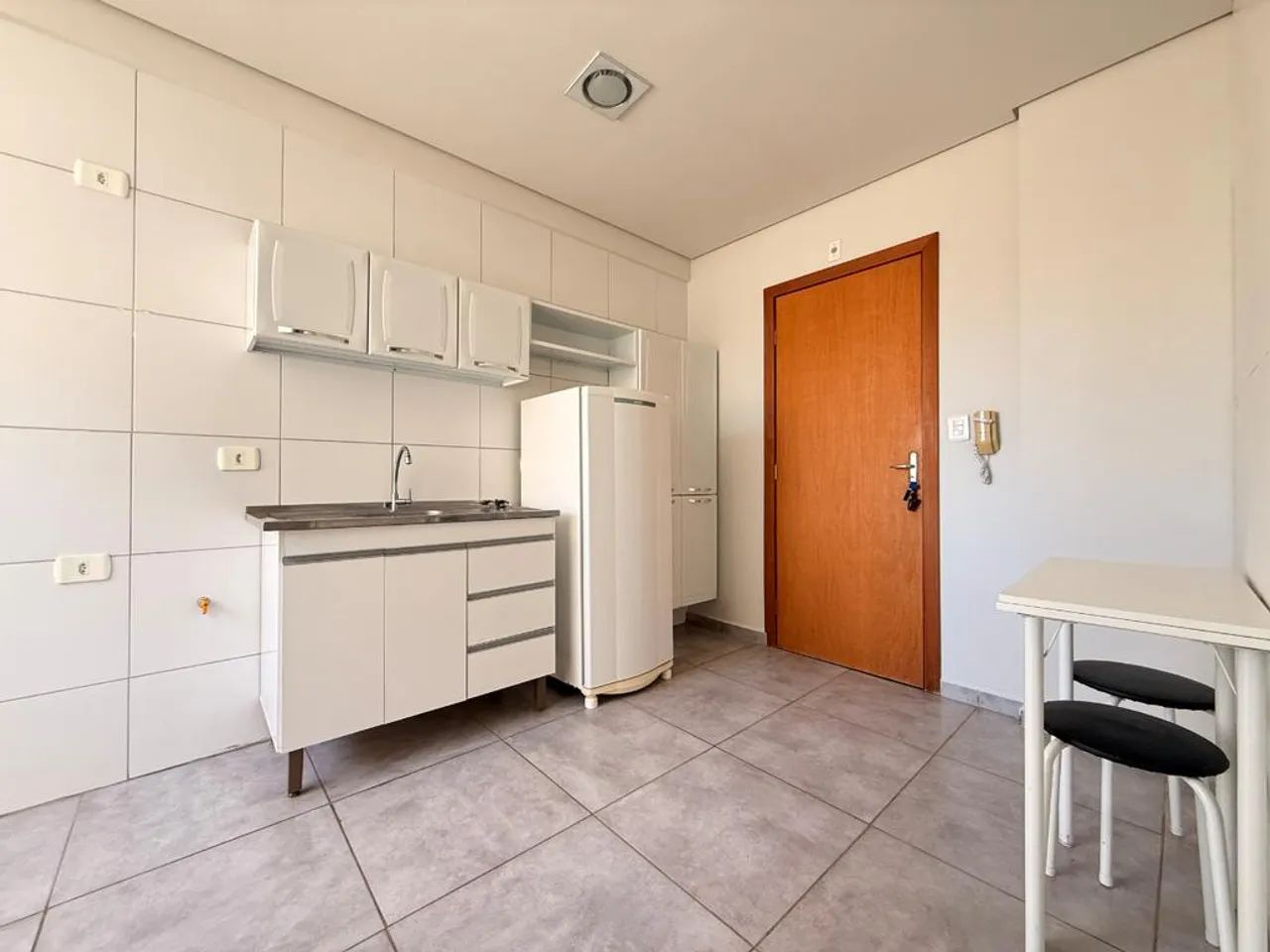 Apartamento para alugar em Maringá, Zona 07, com 1 quarto, com 29 m², Residencial Arezzo