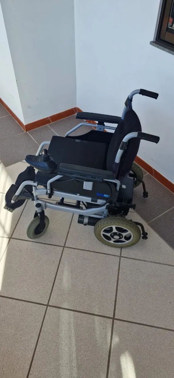 Cadeira de rodas motorizada - Foto 5