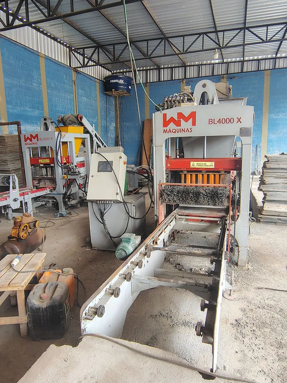 Maquinas industrial de blocos e canaletas. 