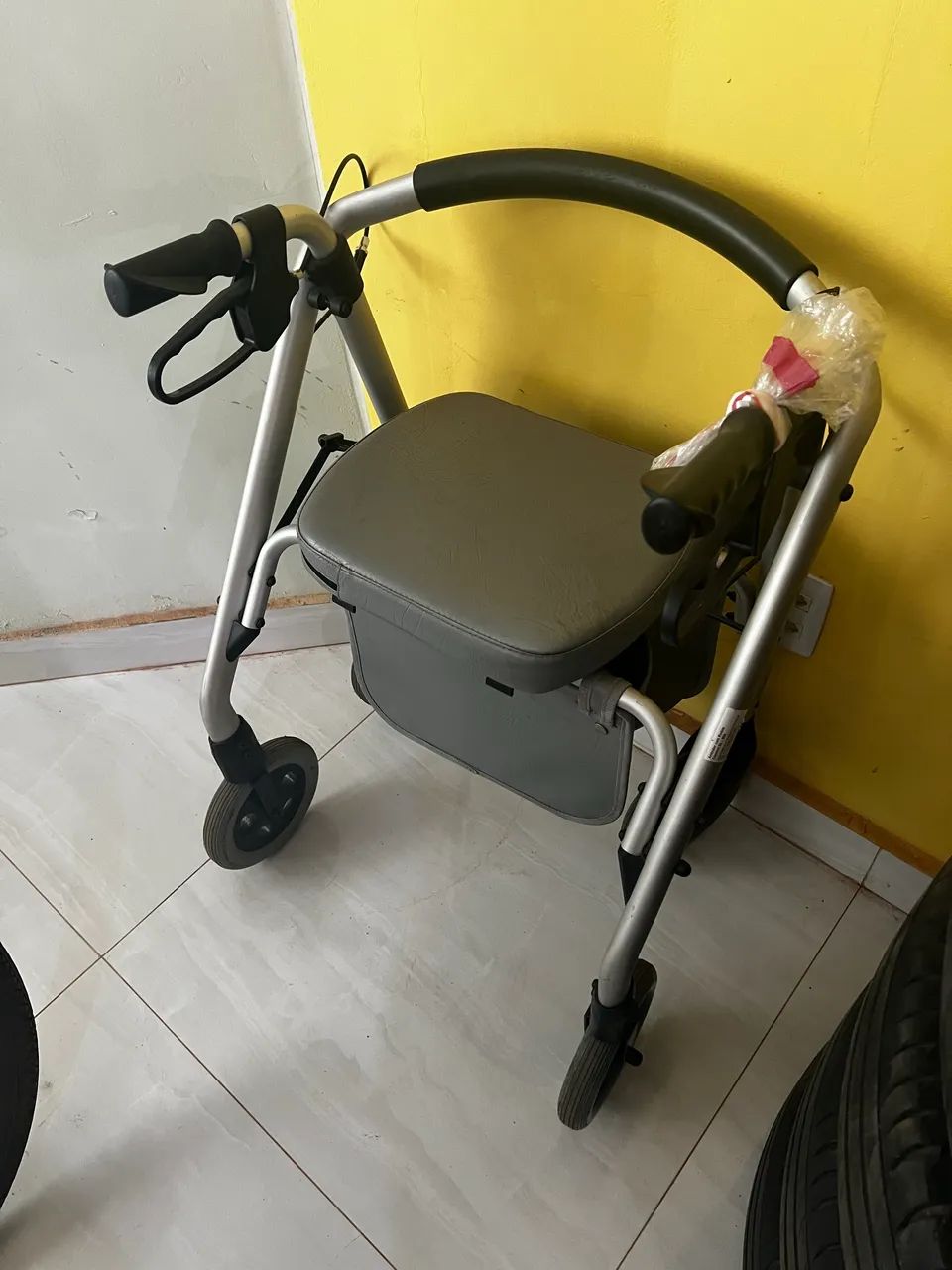 Andador com rodas - Foto 2