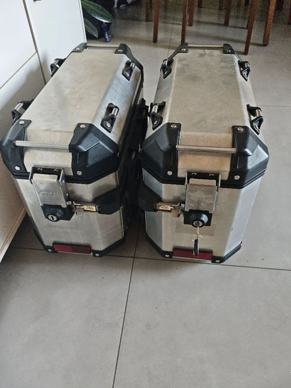 Baús laterais Givi Trekker Outback para Tiger 