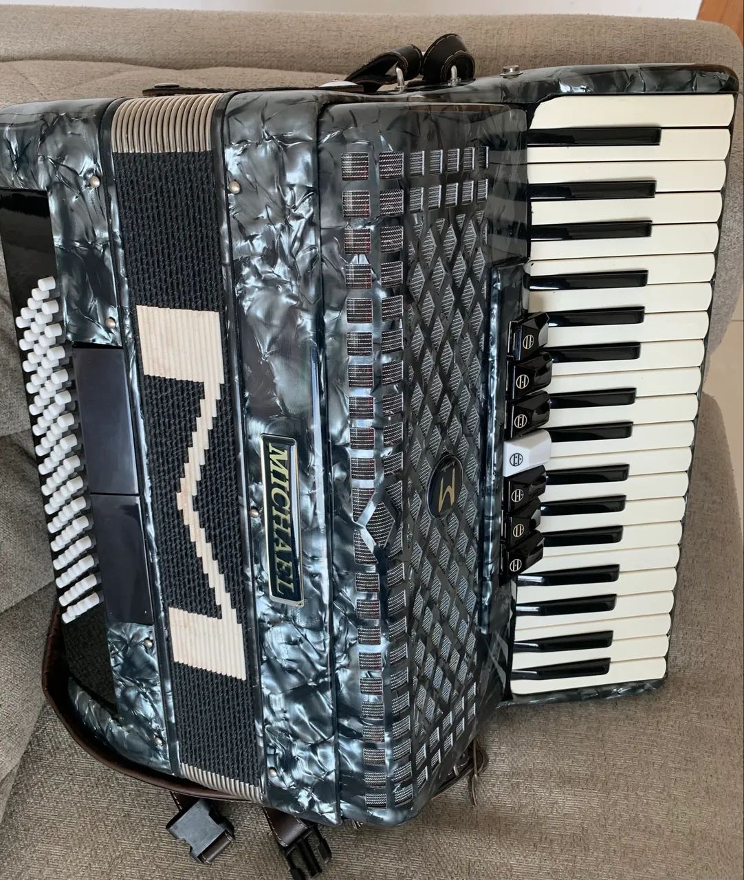 Acordeon Michael 80 baixos 