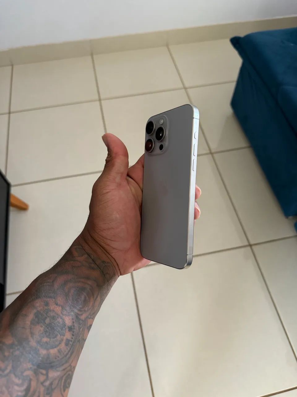 iPhone 15 pro Max 256 gb 76% bateria  - Foto 2