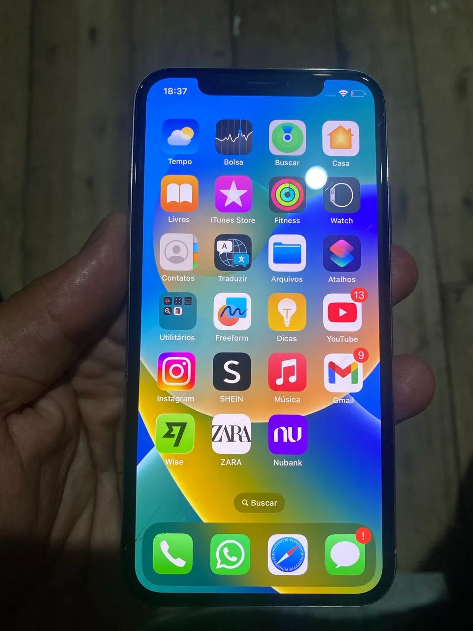 iPhone X  tem o vidro quebrado mais funciona tudo bom 