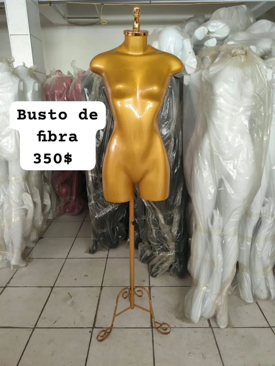 MANEQUIM BUSTO DE FIBRA COM Pitoco dourado 