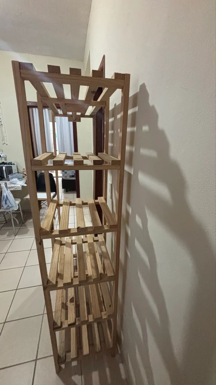  Arara de roupa madeira  - Foto 2