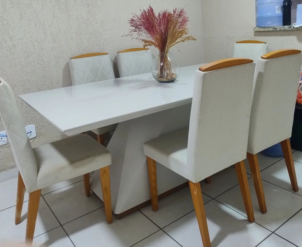 Mesa de jantar 2,00m x 1,10m com 6 cadeiras