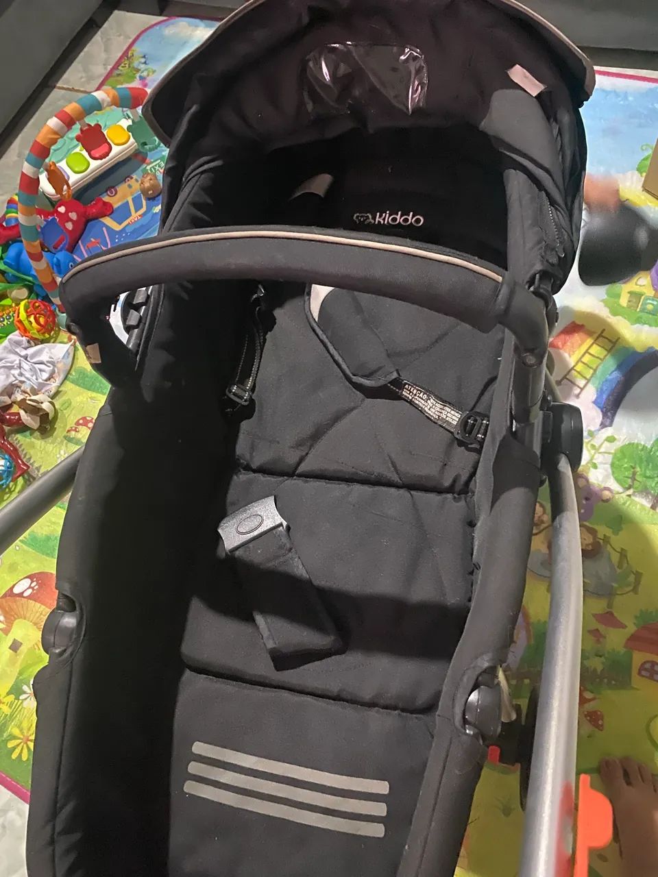 Vende-se carrinho de bebê mais bebê conforto  - Foto 2