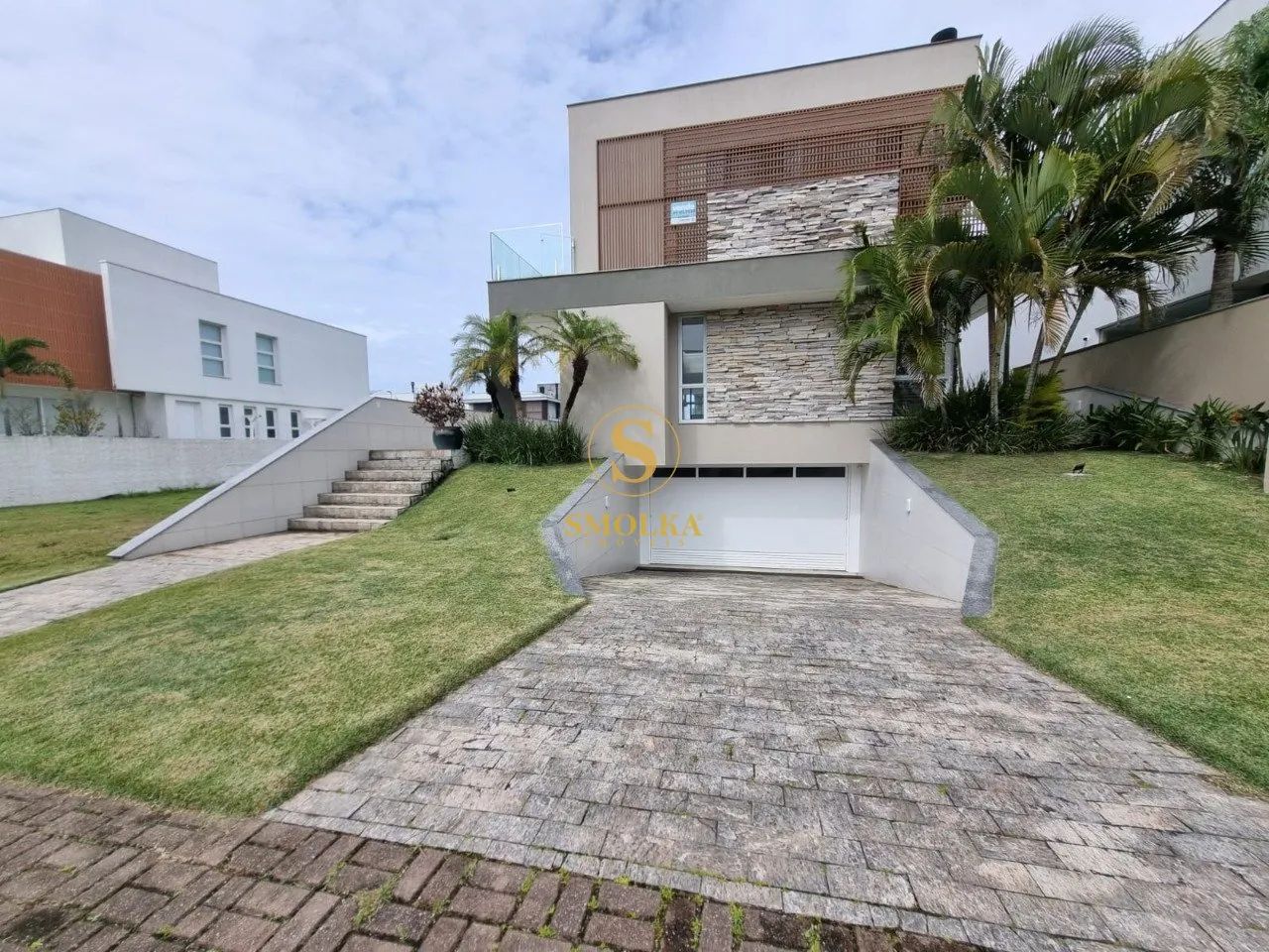 Residencia condomínio fechado 4 suítes campeche