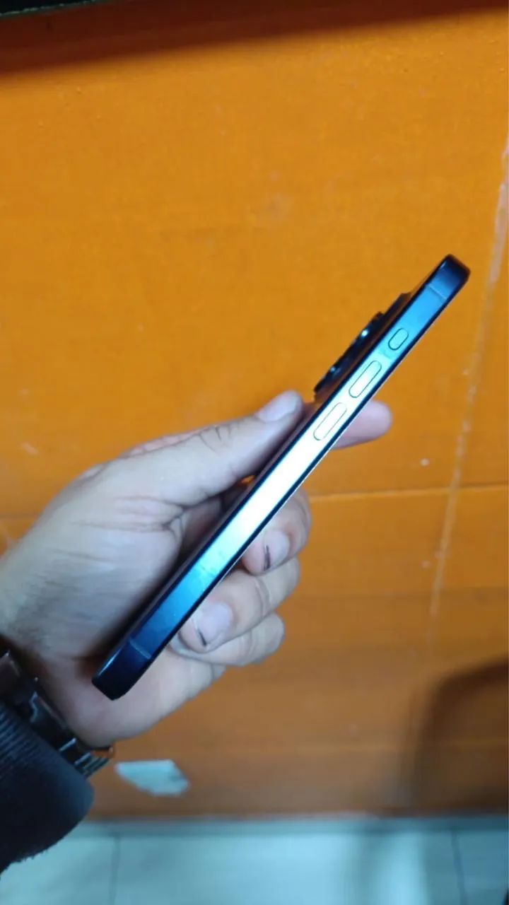 Celular Iphone 15 pro  - Foto 3