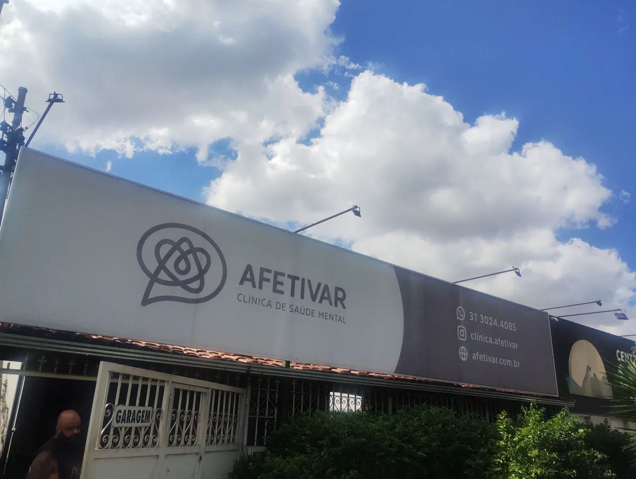 Estrutura Metálica Reforçada para Fachada 10 Metros + 4 Refletores