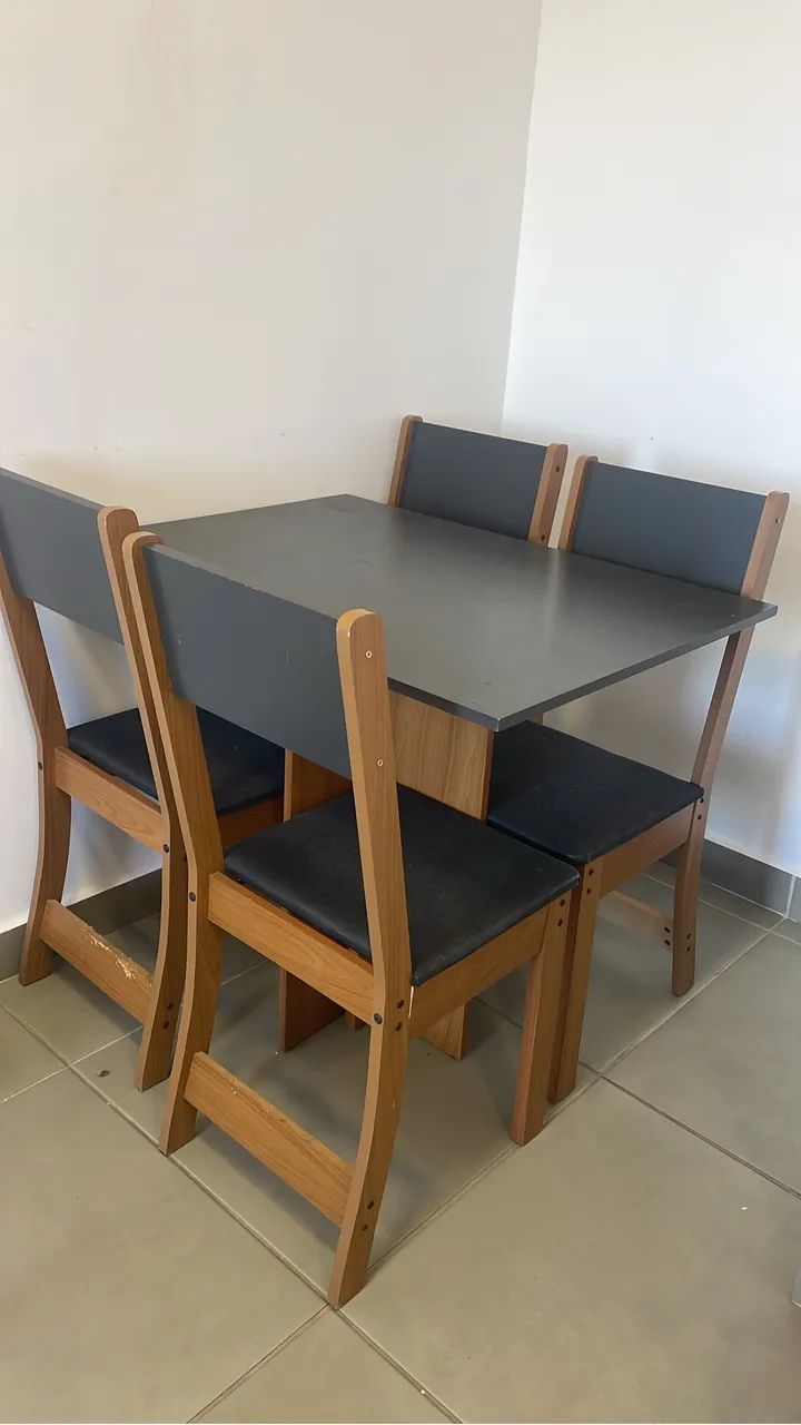 Mesa 4 cadeiras 