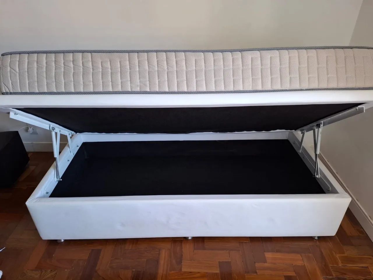 Cama box  baú solteiro com colchão 