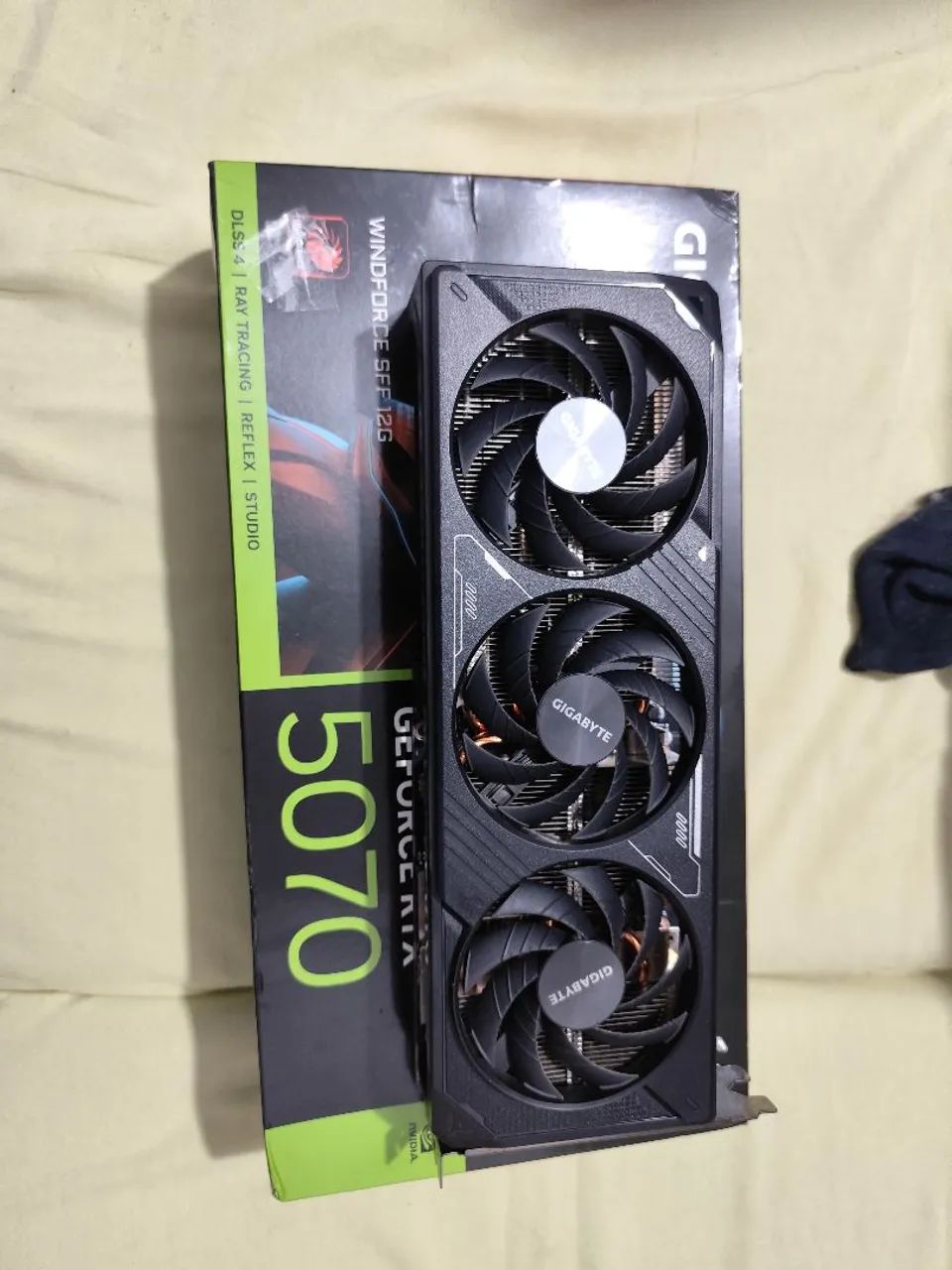 RTX 5070 12GB GIGABYTE  - Foto 4