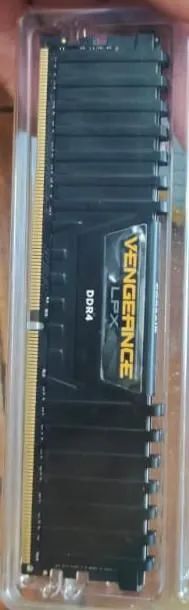 Memória Corsair vegeance 16 GB ddr4 2400mhz CL16 - Memória RAM