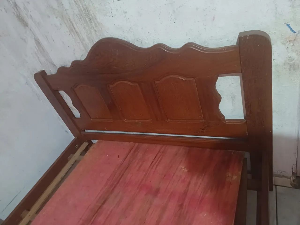 Cama de casal de madeira